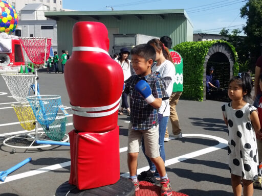 ３６　パンチング連打マン