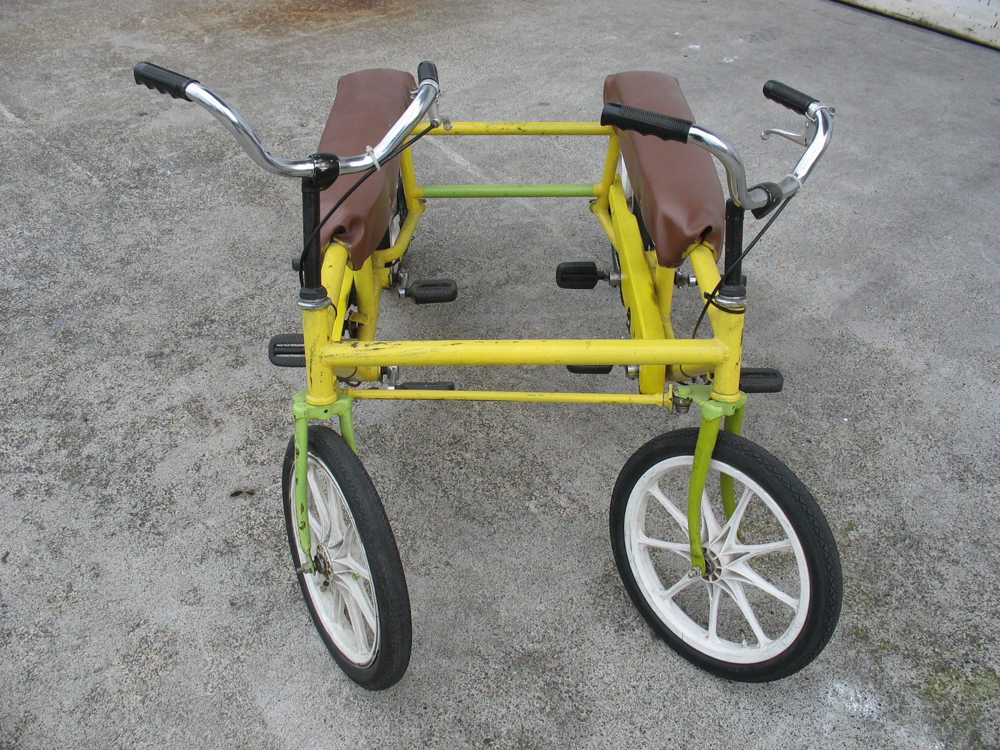 ０２　仲良しダックスサイクル
