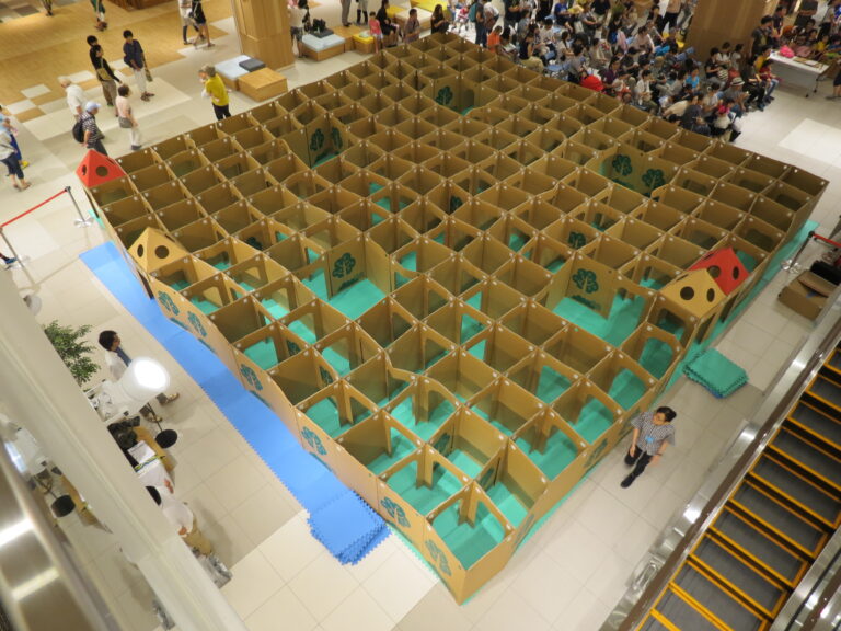 ０３　ダンボール迷路　（10ｍ×10ｍ）