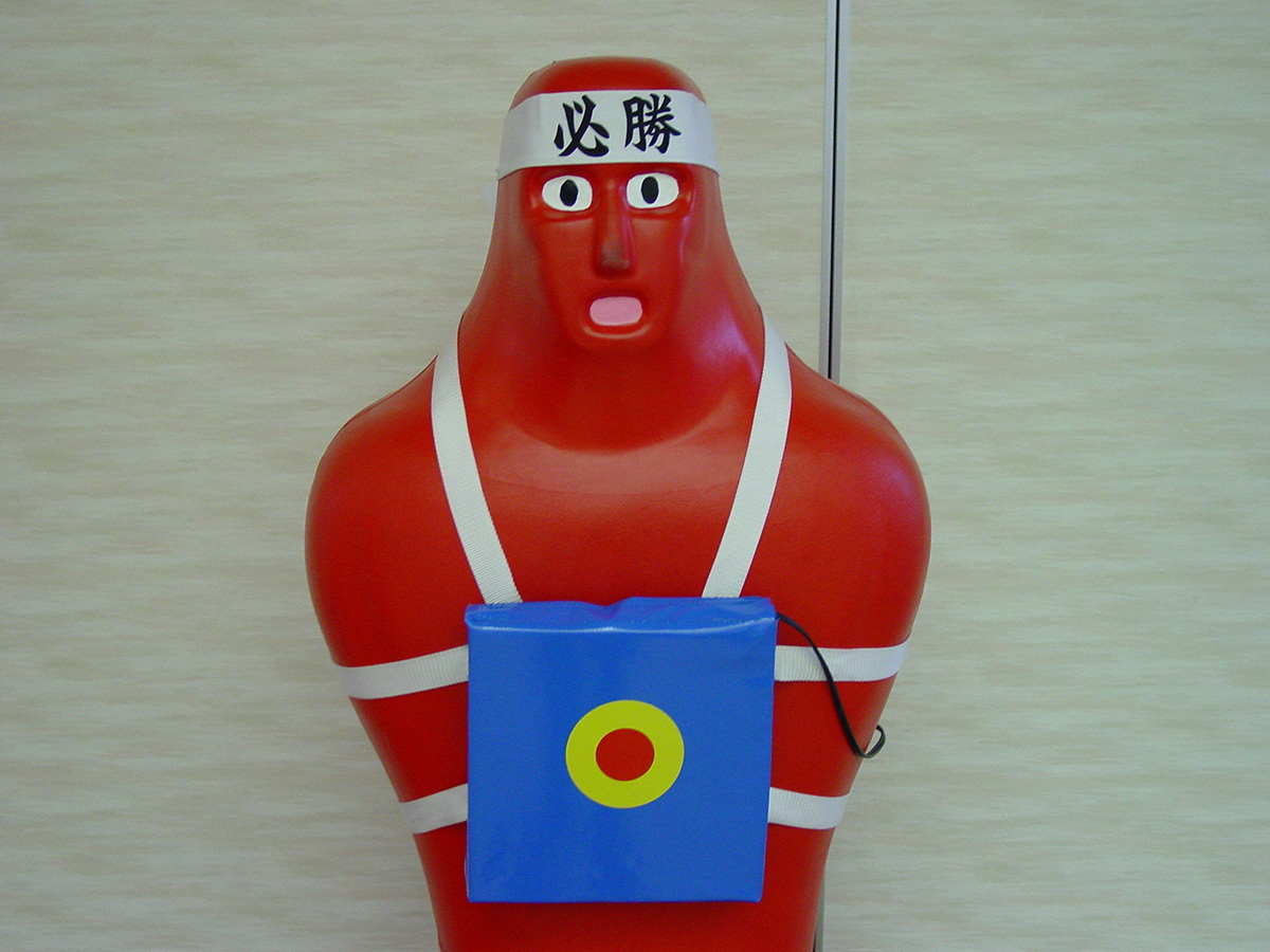 ３６　パンチング連打マン