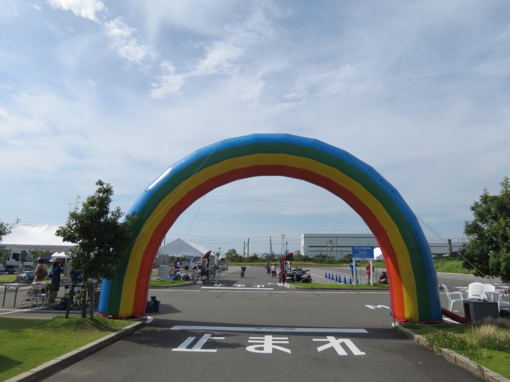 ０８　エアーアーチ　レインボー　内径６ｍ
