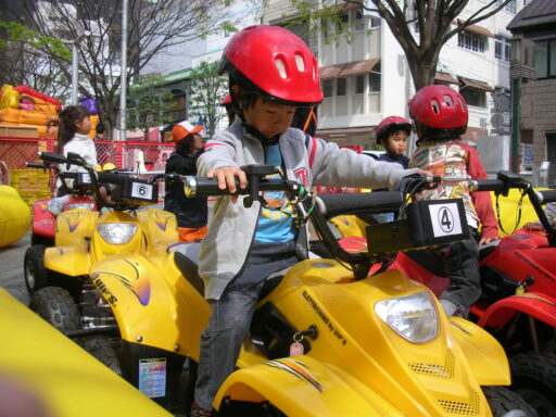 ０４　ハイテク四輪バギー（３台セット）