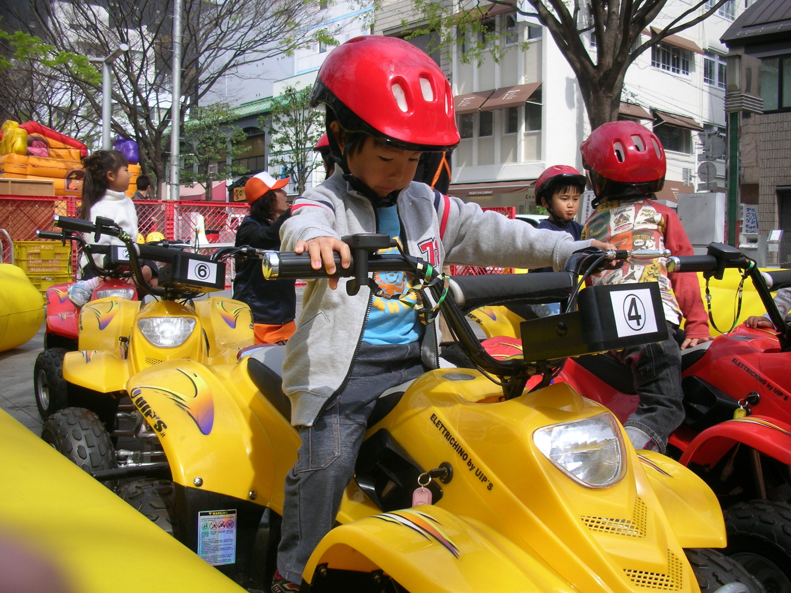０４　ハイテク四輪バギー（３台セット）