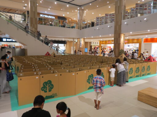 ０３　ダンボール迷路　（10ｍ×10ｍ）
