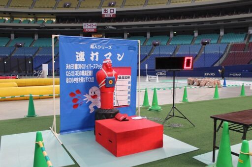 ３７　パンチング連打マン