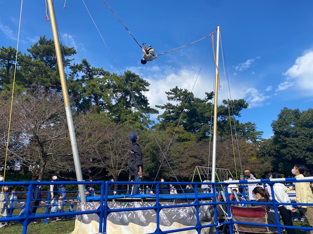 ０２　バンジートランポリン