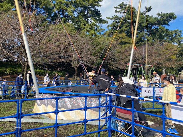 ０２　バンジートランポリン