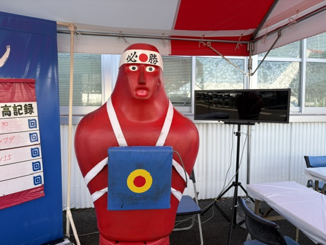 ３７　パンチング連打マン