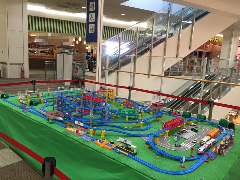 ２９　電車のおもちゃ　（プラレール）